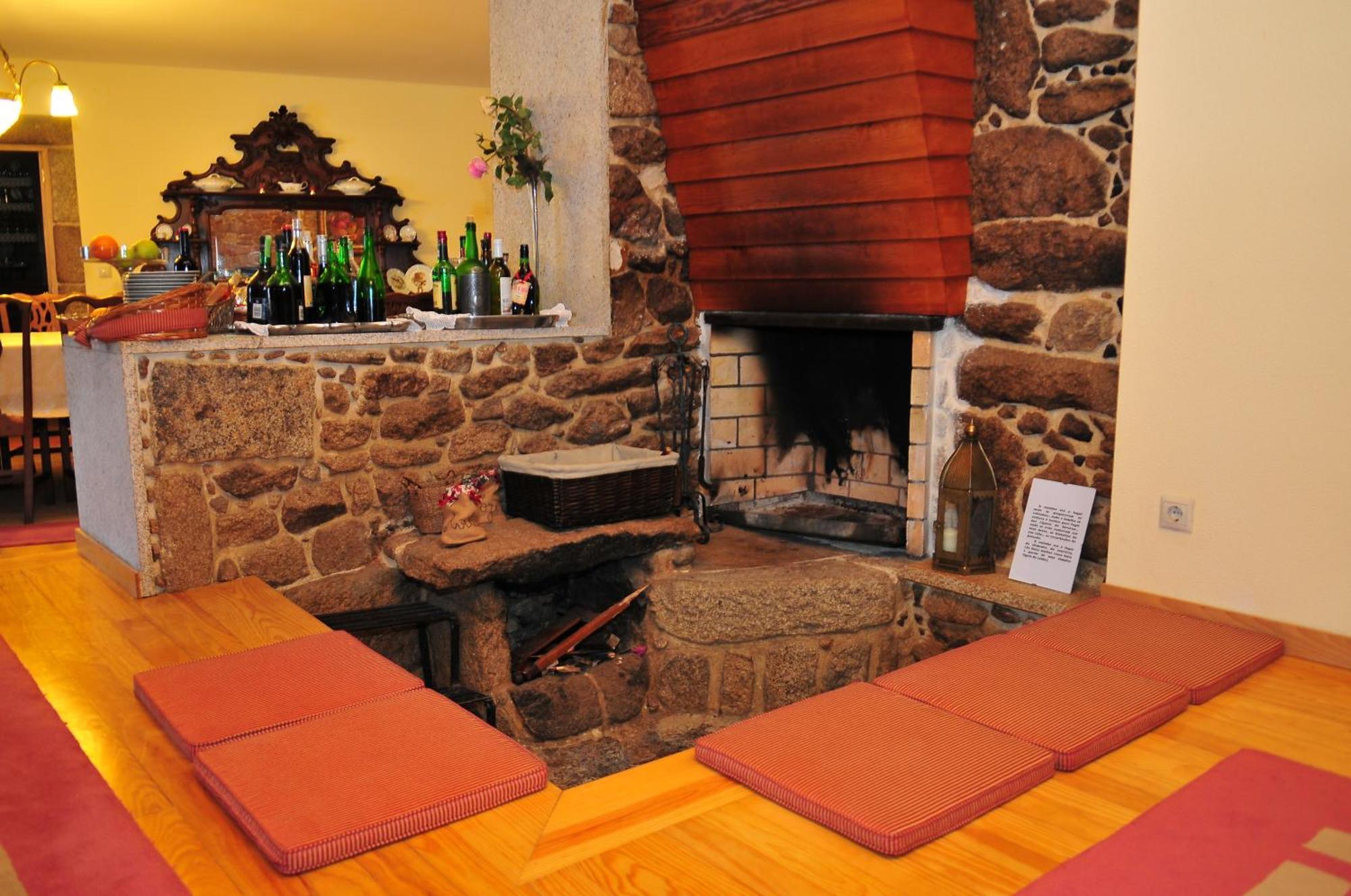 Outros Tempos Turismo De Aldeia Hotel Aricera Bagian luar foto