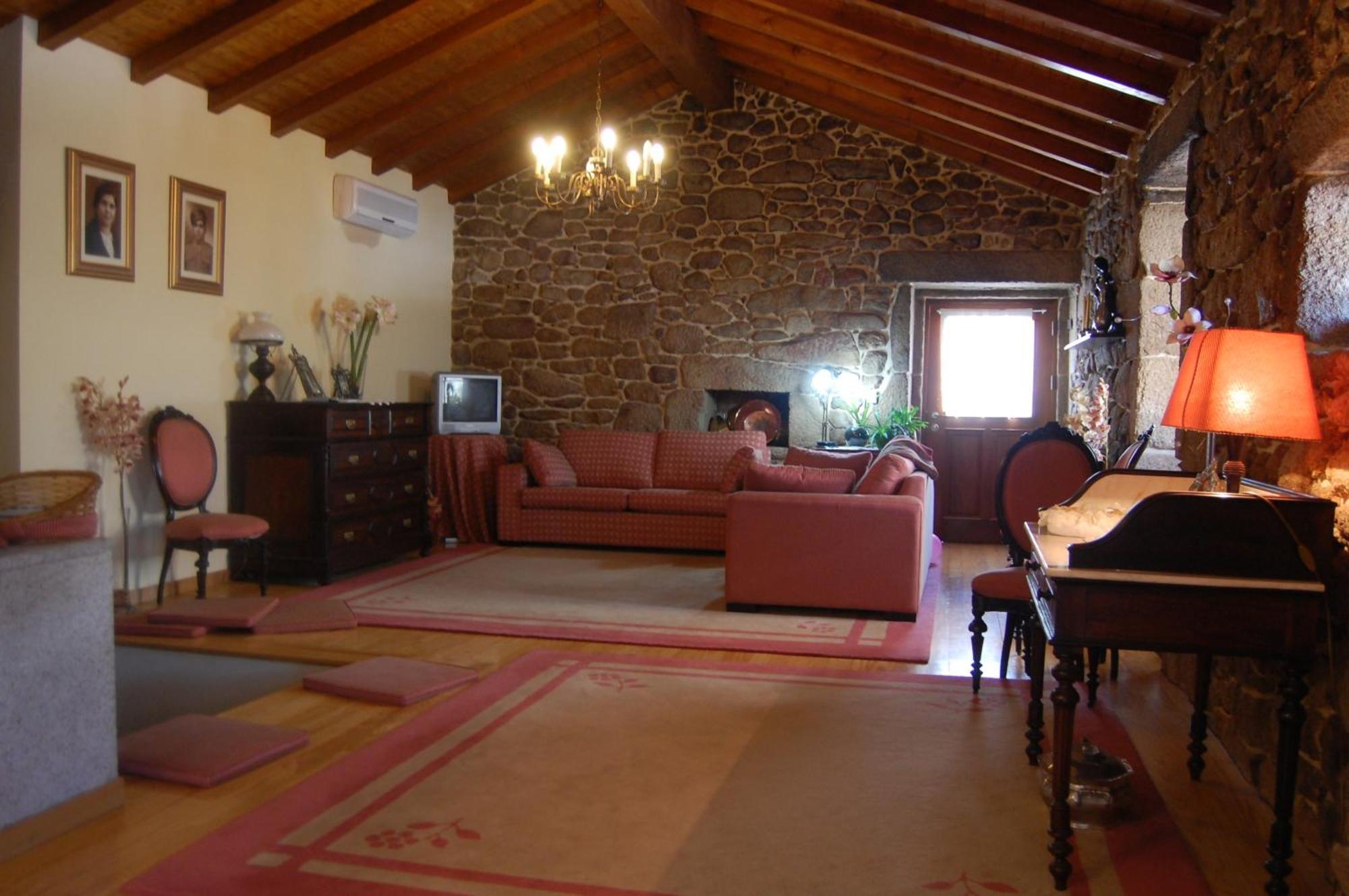 Outros Tempos Turismo De Aldeia Hotel Aricera Bagian luar foto