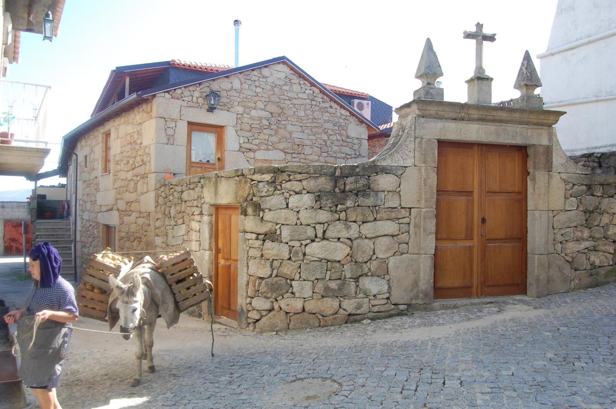 Outros Tempos Turismo De Aldeia Hotel Aricera Bagian luar foto