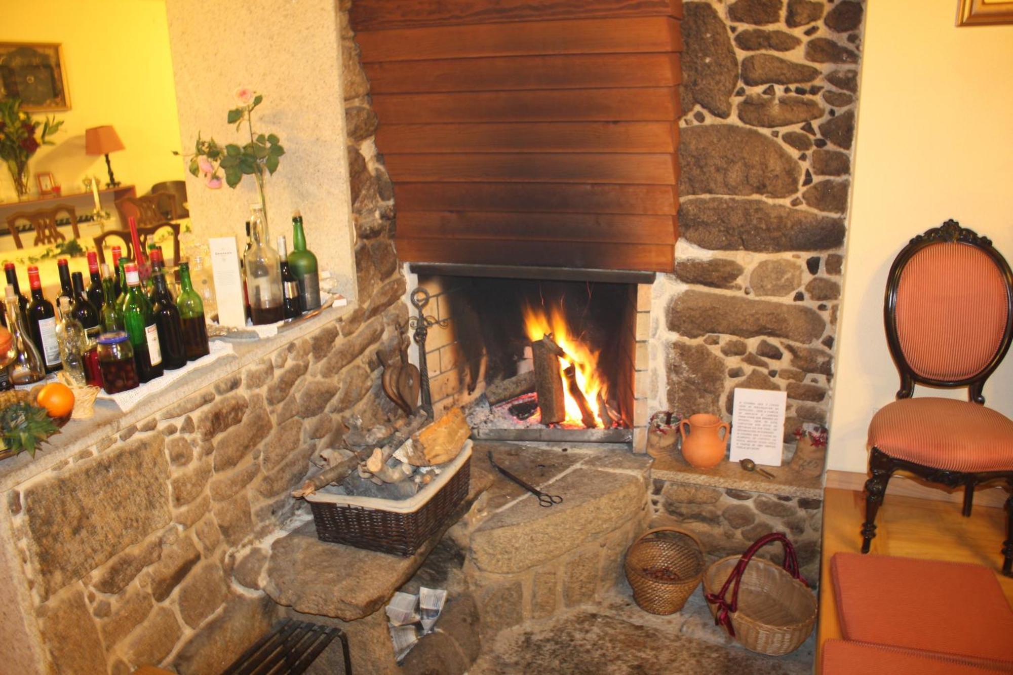 Outros Tempos Turismo De Aldeia Hotel Aricera Bagian luar foto