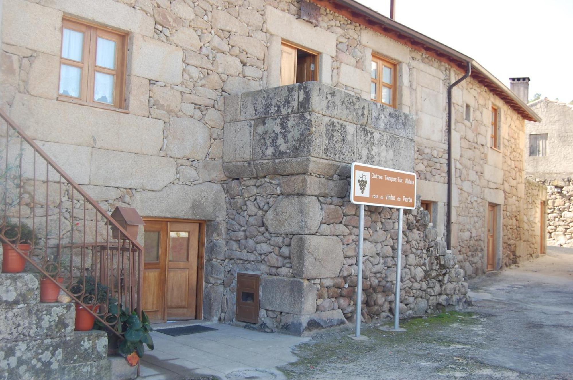 Outros Tempos Turismo De Aldeia Hotel Aricera Bagian luar foto